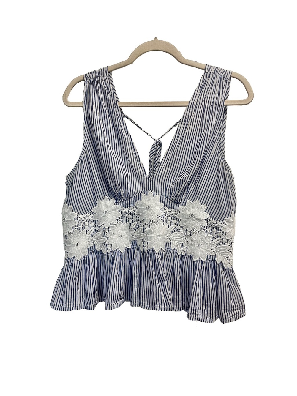NEWLOOK Peplum Tank with Floral Lace